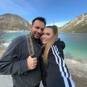 Ikke Hüftgolds Freundin Nina Reh startet am Ballermann durch