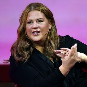 "Gibt Prügel": Ilka Bessin spricht über schwierige Kindheit