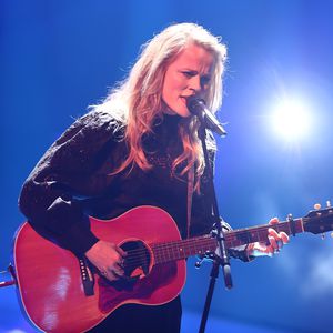 Von Conchita besiegt: Ilse DeLange trotzdem happy!