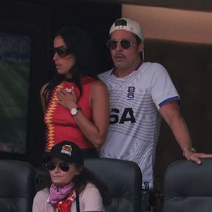 Brad Pitt küsst Ines leidenschaftlich bei WM-Viertelfinale
