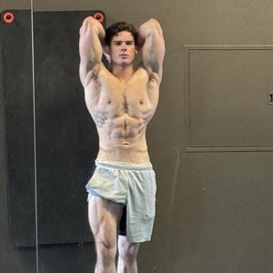Clavicular eröffnet Looksmaxxing-Camp trotz Verfahren