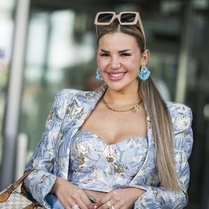 Kim Virginia am Flughafen Frankfurt vor ihrem Auslandsumzug nach Dubai