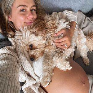 Nicht mehr lange: Steph Claire Smith präsentiert XXL-Kugel