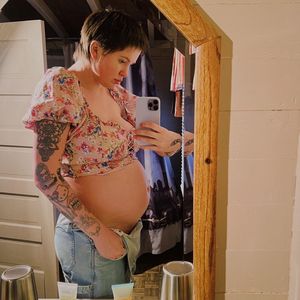 27. Woche: Ireland Baldwin zeigt ganz stolz ihren Babybauch