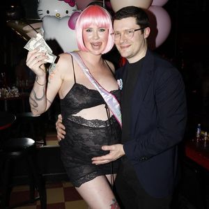 Schwangere Ireland Baldwin feiert Babyparty im Stripclub!