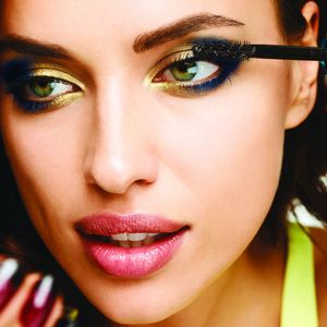 Heißes Nackt-Selfie: Irina Shayk posiert nur in Schuhen!