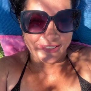 Wie findet ihr neuer Lover Iris Kleins Brustvergrößerung?