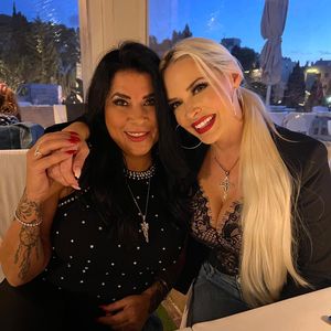 Nach Beauty-OP: Daniela Katzenberger verteidigt Mama Iris