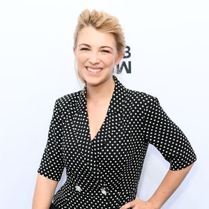 Dirndl-Schleife links: Ist Iris Mareike Steen wieder Single?