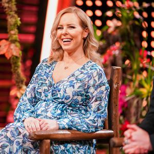 In Dschungelshow: Isabel Edvardsson präsentiert XL-Babybauch