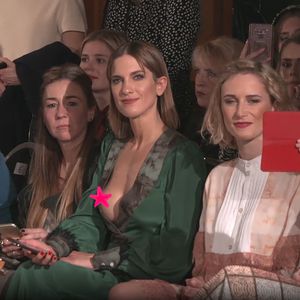 Auf der Fashion Week: Kurzer Nippelblitzer bei Isabell Horn