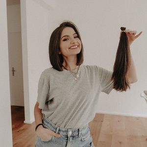 40 Zentimeter ab: YouTuberin Ishtar Isik spendet ihre Haare