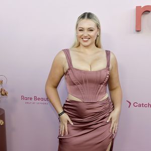 Curvy Model Iskra Lawrence erwartet seinen zweiten Nachwuchs