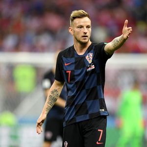 Fußballer-Kuss! Ex-Schalker knutscht Kollegen ab