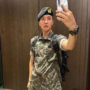 BTS: J-Hope wurde offiziell aus dem Militärdienst entlassen