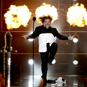 Jack Black unterbricht Interview und singt Nickelback-Hit