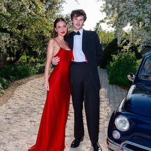 Cruz Beckham und seine Jackie Apostel feiern ihr Einjähriges