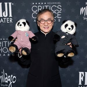 Jackie Chan feiert Comeback bei Critics' Choice Awards 2025