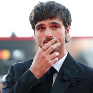 Lässig in Schwarz: Jacob Elordi haut Fans in Venedig um!