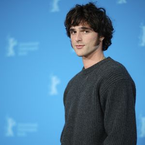 Jacob Elordi zeigt sich mit Koteletten auf der Berlinale