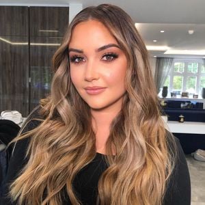 "Bin nur mollig": Jacqueline Jossa dementiert Baby-Gerüchte