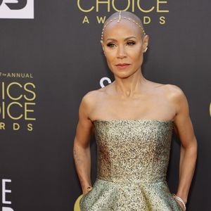 Jada Pinkett Smith sorgt mit Samt-Weihnachtsbaum für Wirbel