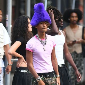 Skurriles Fashionstatement? Jaden Smith trägt Lila-Fell-Hut