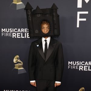 Jaden Smith erstaunt mit Vampirschloss-Hut bei den Grammys