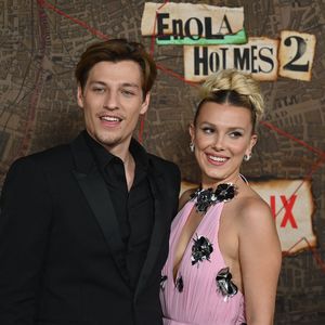 Wie hat Millie Bobby Brown ihren Freund Jake kennengelernt?