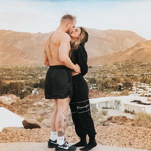 YouTuber Jake Paul macht Beziehung mit Nackt-Model offiziell