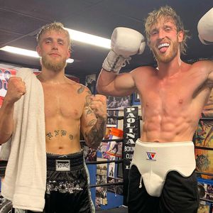 Treten Jake und Logan Paul bald gegeneinander im Ring an?