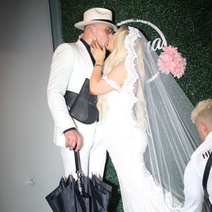 Tana Mongeau verrät, dass ihre Hochzeit nur ein Prank war
