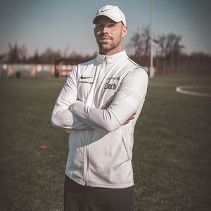 "Dröhnschädel": Jakub Jarecki hat sich beim Fußball verletzt