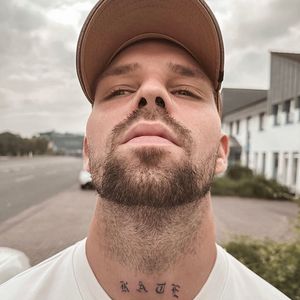 Ein Experiment? Jakub Merlan-Jareckis Kate-Tattoo ist unecht
