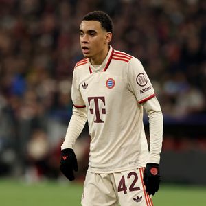 Jamal Musiala meldet sich nach seiner Wadenbeinbruch-OP
