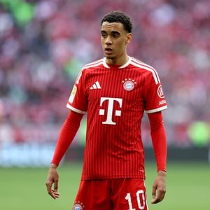 Nach zwei Zusammenbrüchen meldet sich Jamal Musiala selbst