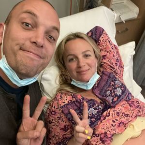 Wegen Blutgerinnsel: Schwangere Becky Miles musste in Klinik