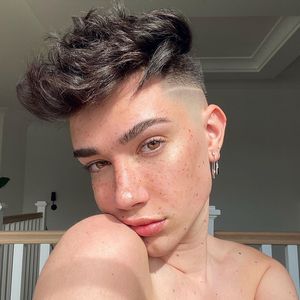 Zwei OPs auf einmal: Was hat James Charles machen lassen?