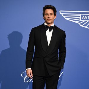Schauspieler James Marsden knutscht mit einem Model rum!