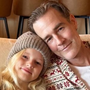 So feiert James Van Der Beek trotz Krebs Weihnachten