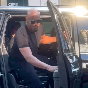 Neues Video aufgetaucht: Hier hilft Jamie Foxx einer Frau!