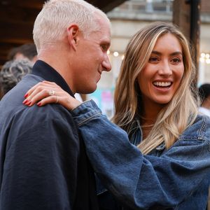 Endspurt: Sophie Habboo zeigt stolz ihren großen Babybauch