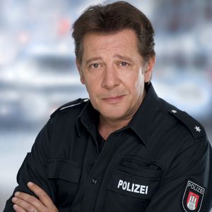 "Bleibt Legende": Jan Fedders Witwe gerührt von Grabschmuck