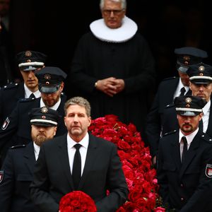 Rosen, Musik, rührende Worte: So war Jan Fedders Trauerfeier