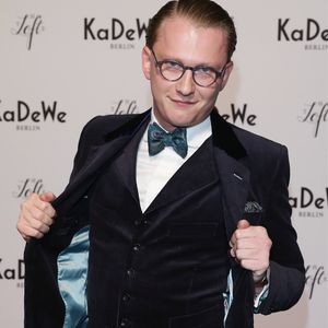 Berliner Krawatten-König lädt Prominenz zum Eröffnungsfest