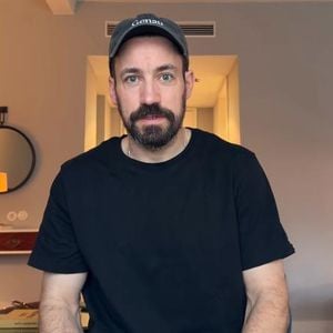 "Fit bleiben": Moderator Jan Köppen begeistert mit Sixpack