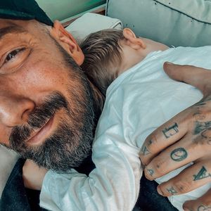 Kuschelfoto mit Sohn: Jan Leyk bringt Fans zum Schwärmen