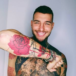 Tut das nicht weh? Jan Sokolowsky kriegt ein Achsel-Tattoo!