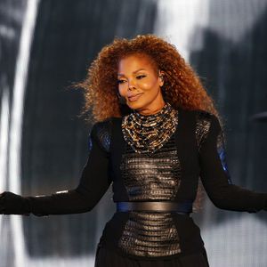 Seltener Fall: Janet Jacksons Sohn begleitet sie auf Tour!