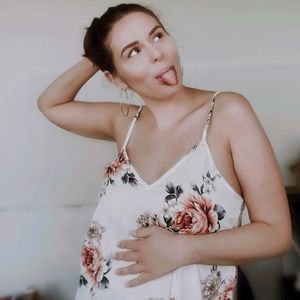 "Groß wie Grapefruit": Janine Christin Wallat spürt ihr Baby